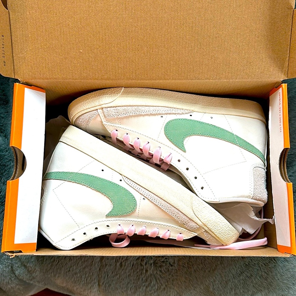 Nike Blazers sz 9